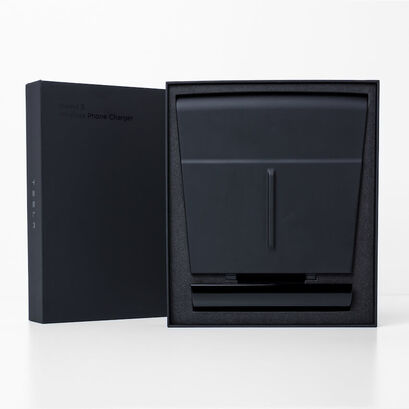 Tesla Model 3 bezdrátová nabíječka telefonu