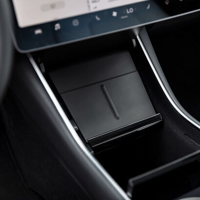 Tesla Model 3 bezdrátová nabíječka telefonu