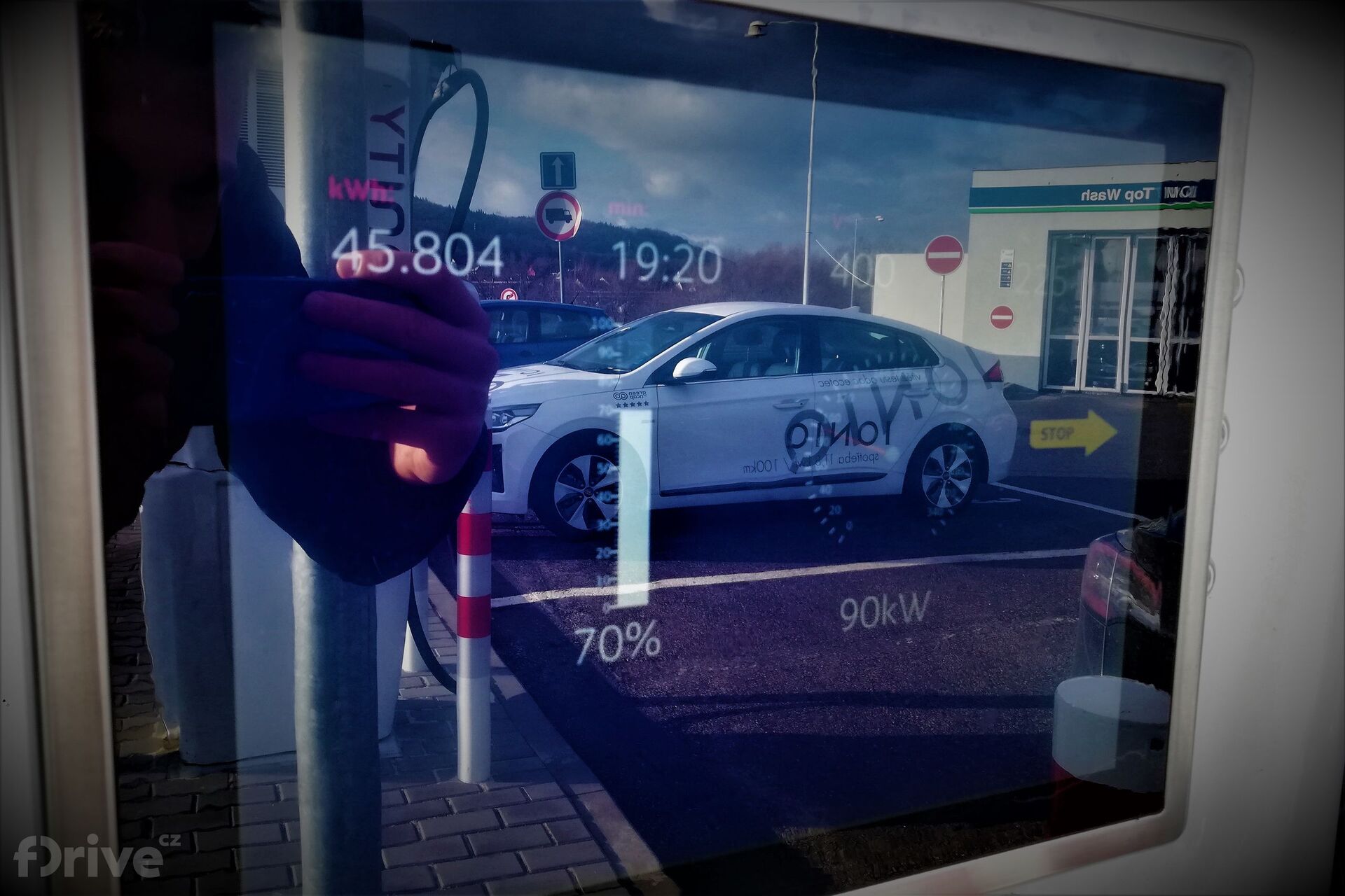 Tesla Model 3 na IONITY