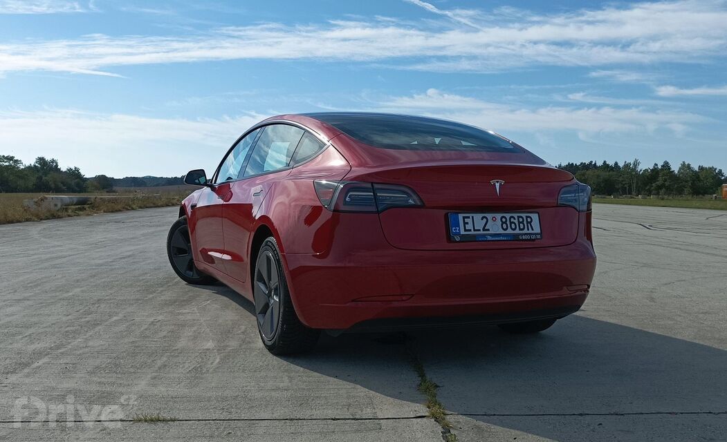 Tesla Model 3 SR+