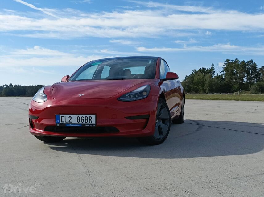 Tesla Model 3 SR+