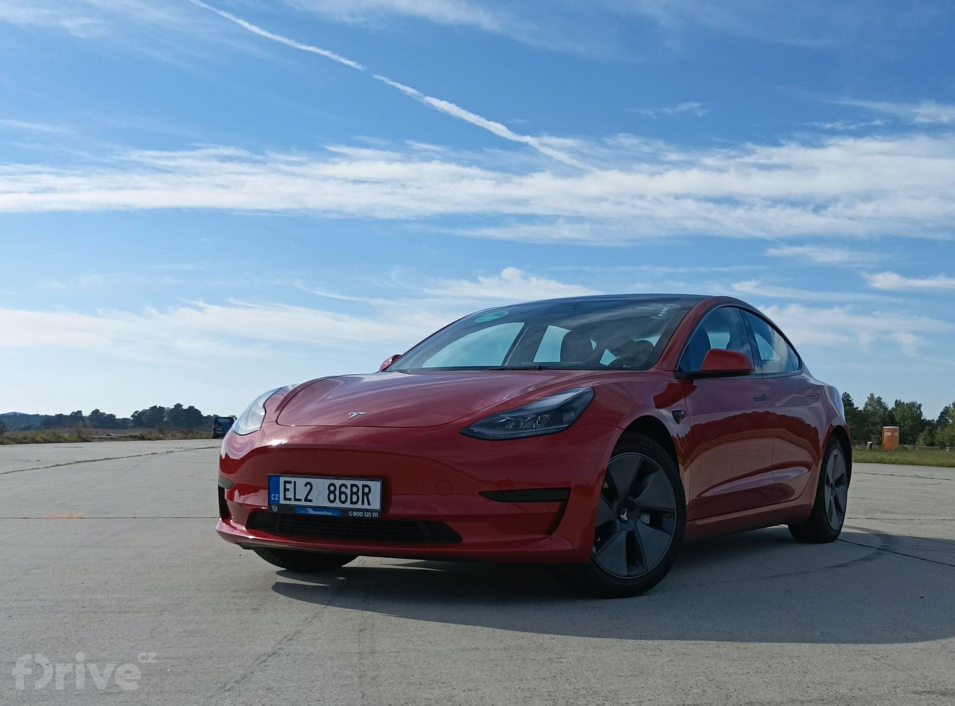 Tesla Model 3 SR+