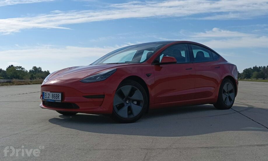 Tesla Model 3 SR+