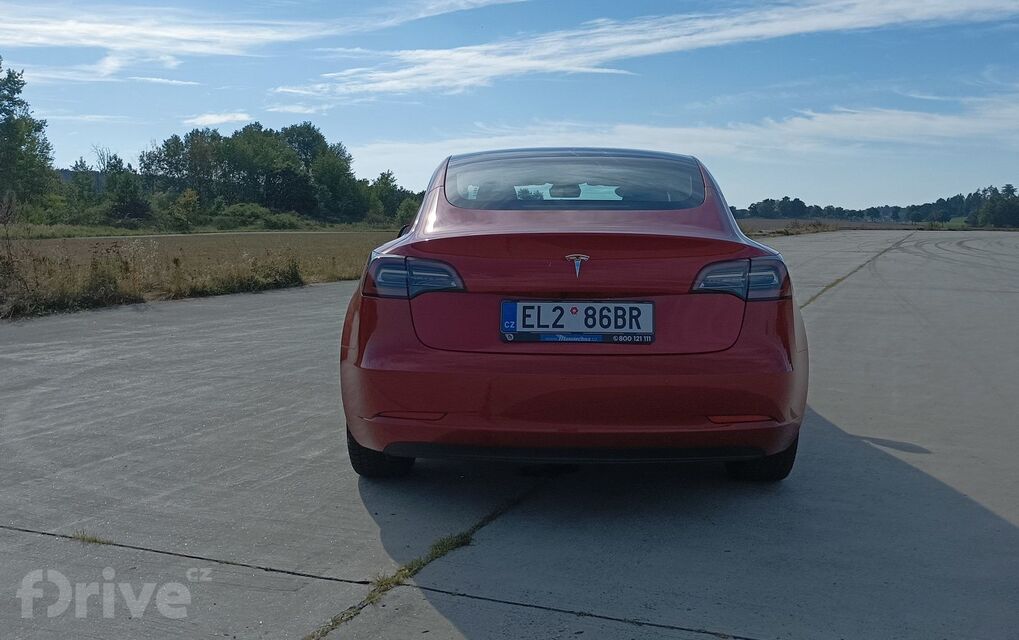 Tesla Model 3 SR+