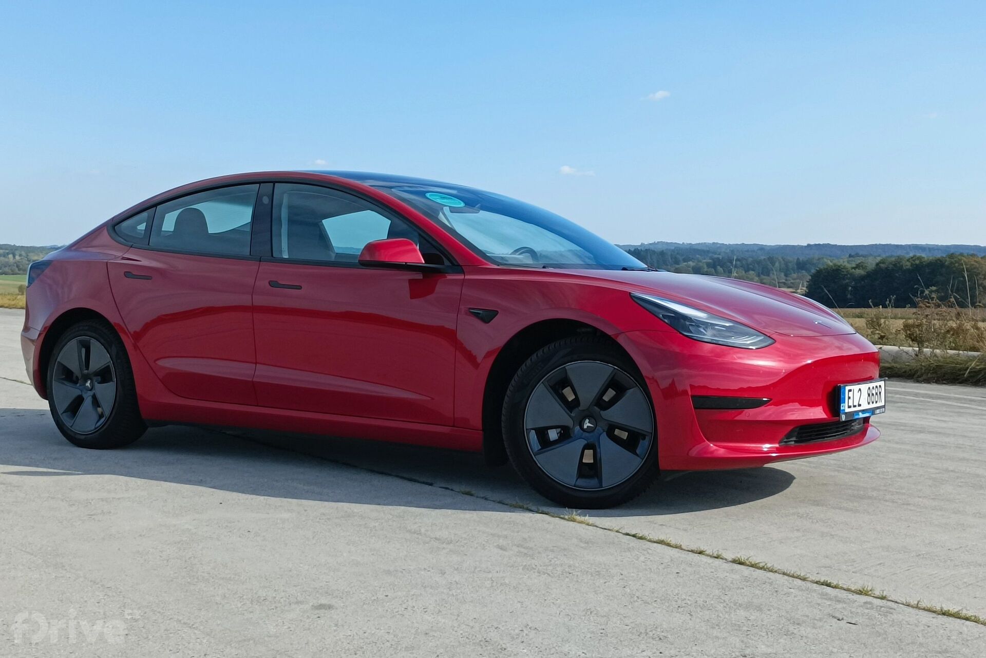 Tesla Model 3 SR+
