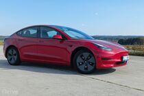 Tesla Model 3 SR+