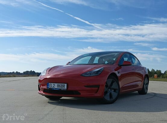 Tesla Model 3 SR+