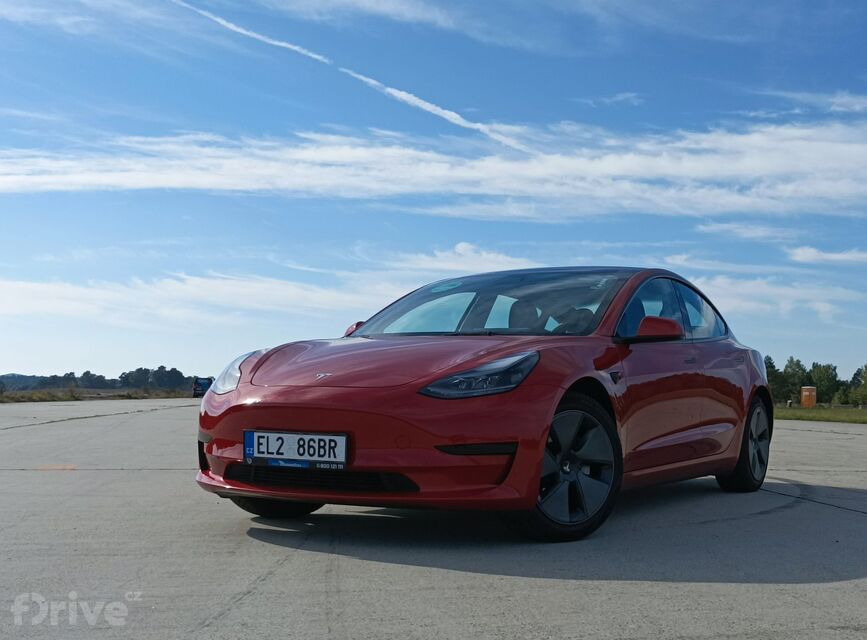 Tesla Model 3 SR+