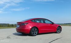 Tesla Model 3 SR+