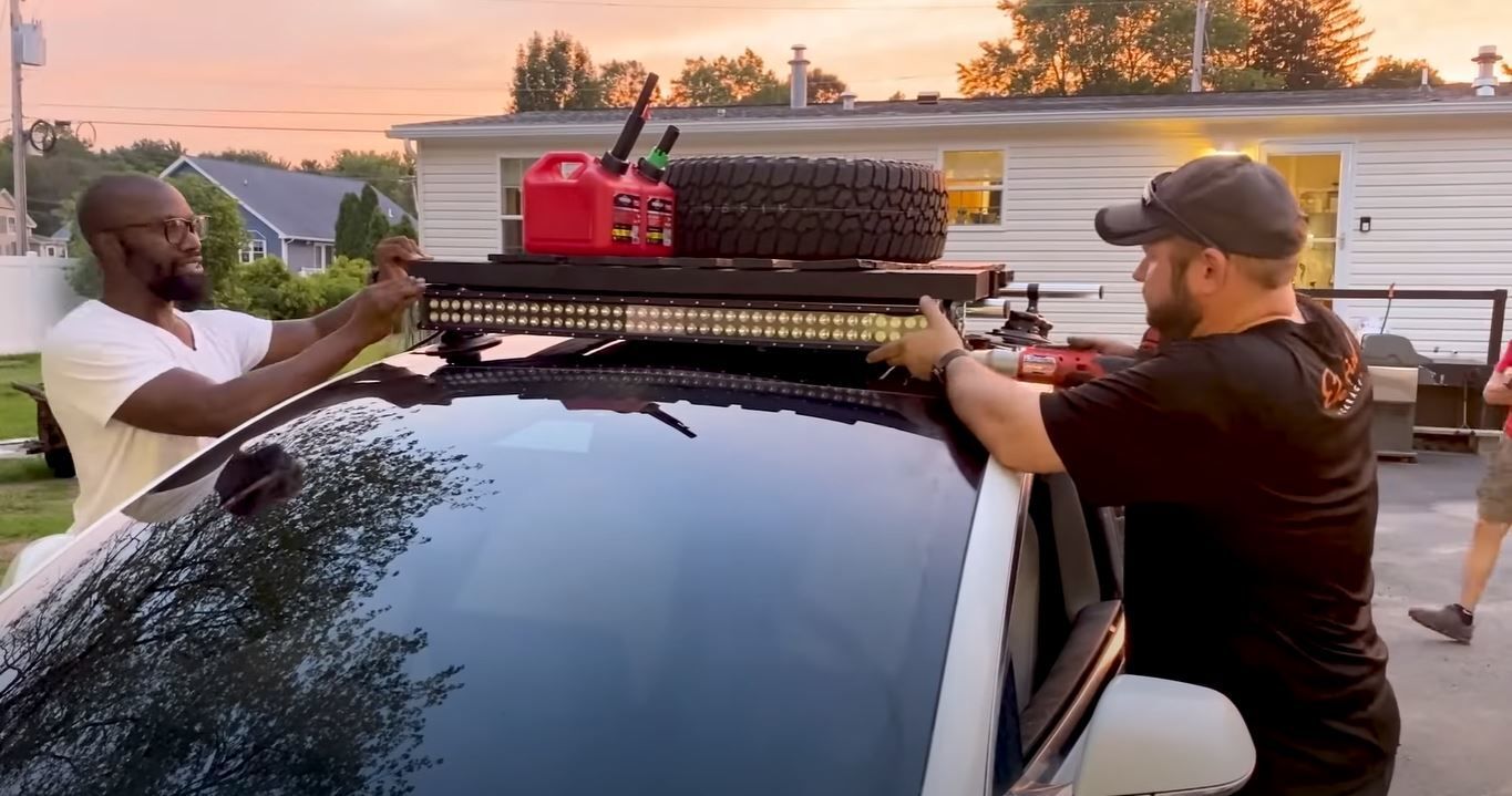 Tesla Model 3_off road