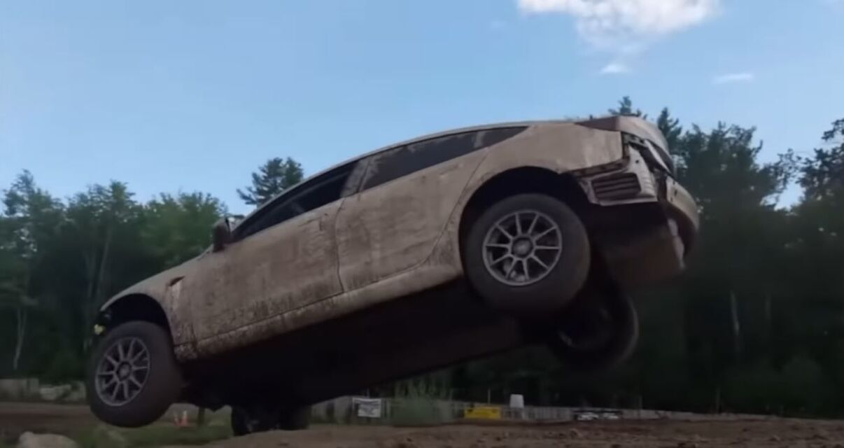 Tesla Model 3_off road