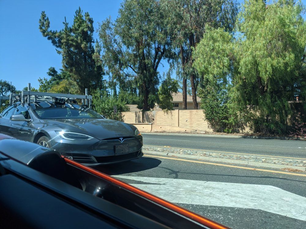 Tesla Model S - autopilot