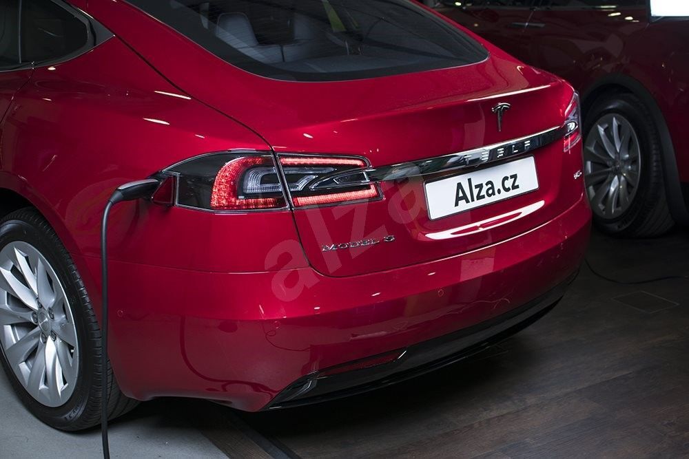 Tesla Model S (2012)