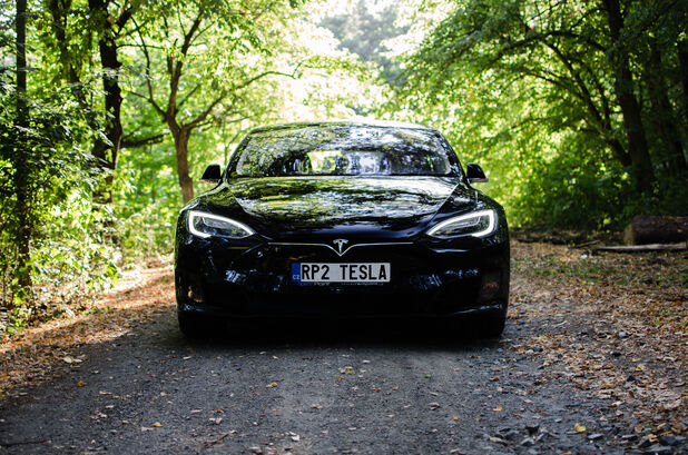 Tesla Model S (2012)
