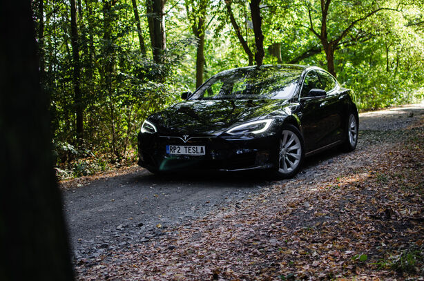 Tesla Model S (2012)