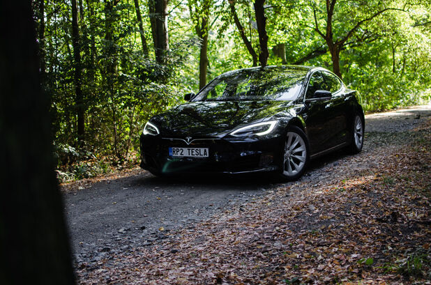 Tesla Model S (2012)