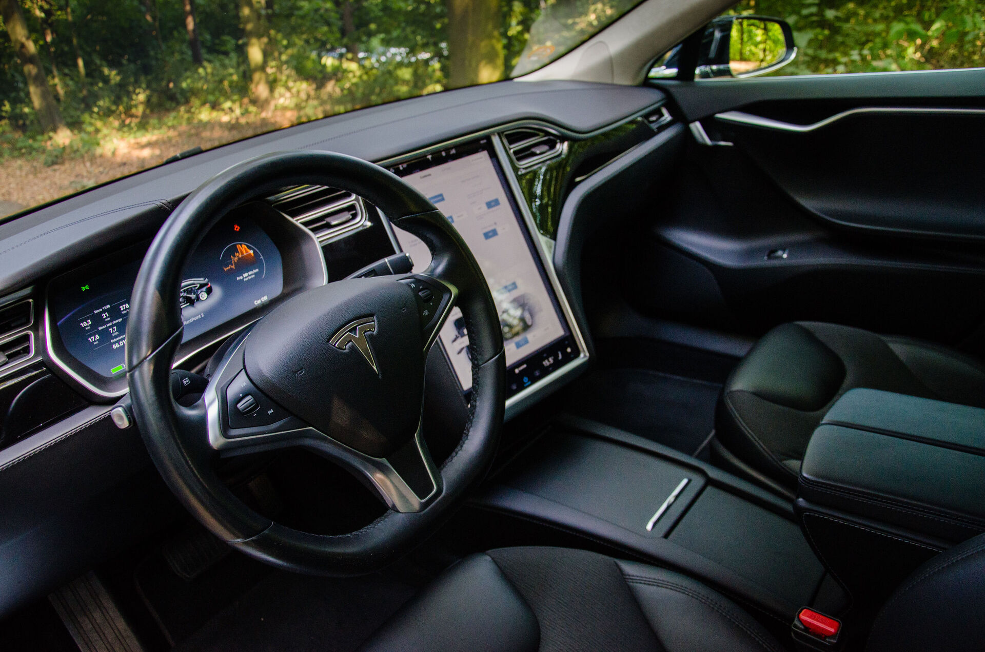 Tesla Model S (2012)