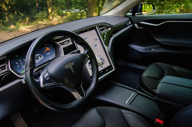 Tesla Model S (2012)