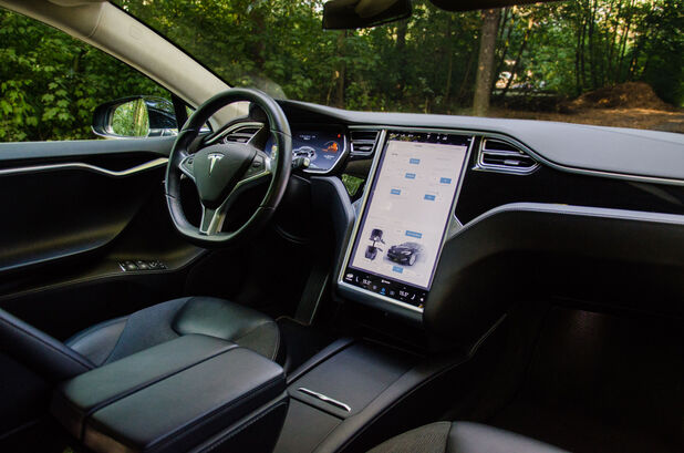 Tesla Model S (2012)