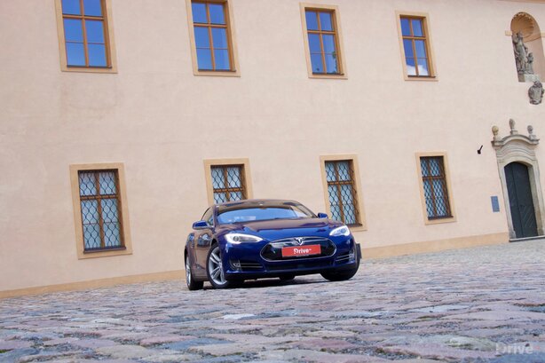 Tesla Model S (2012)