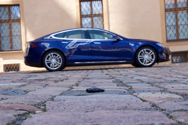 Tesla Model S (2012)