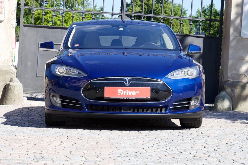 Tesla Model S (2012)