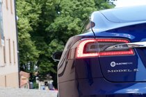 Tesla Model S (2012)