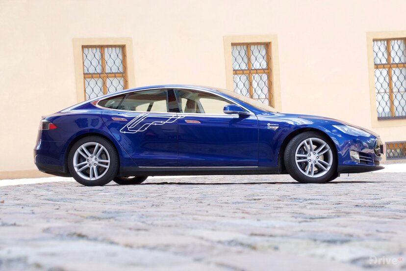 Tesla Model S (2012)