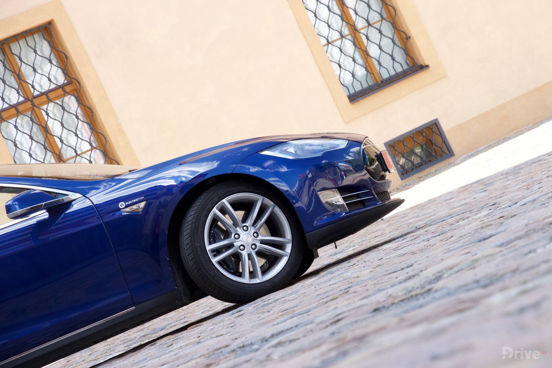 Tesla Model S (2012)