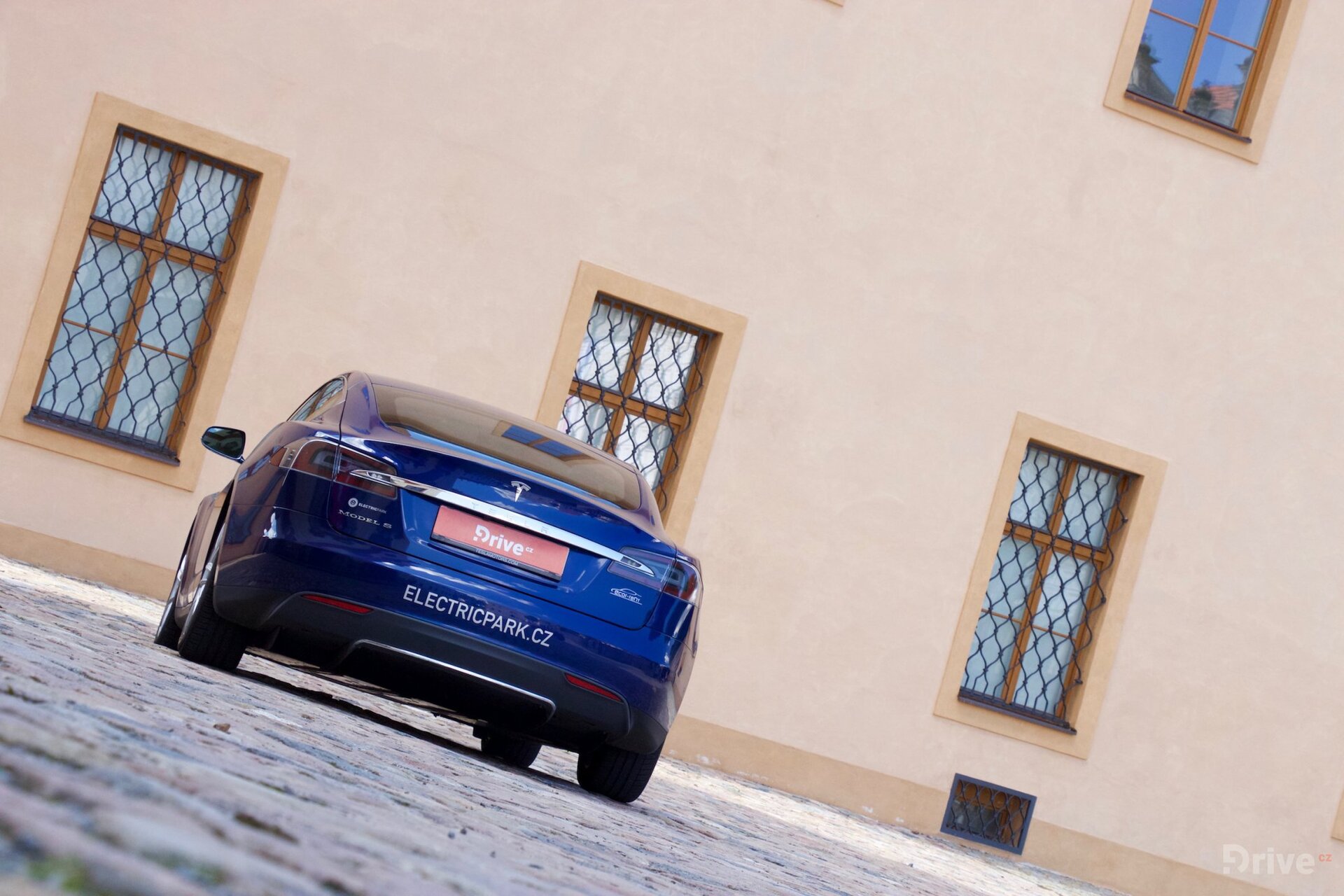 Tesla Model S (2012)