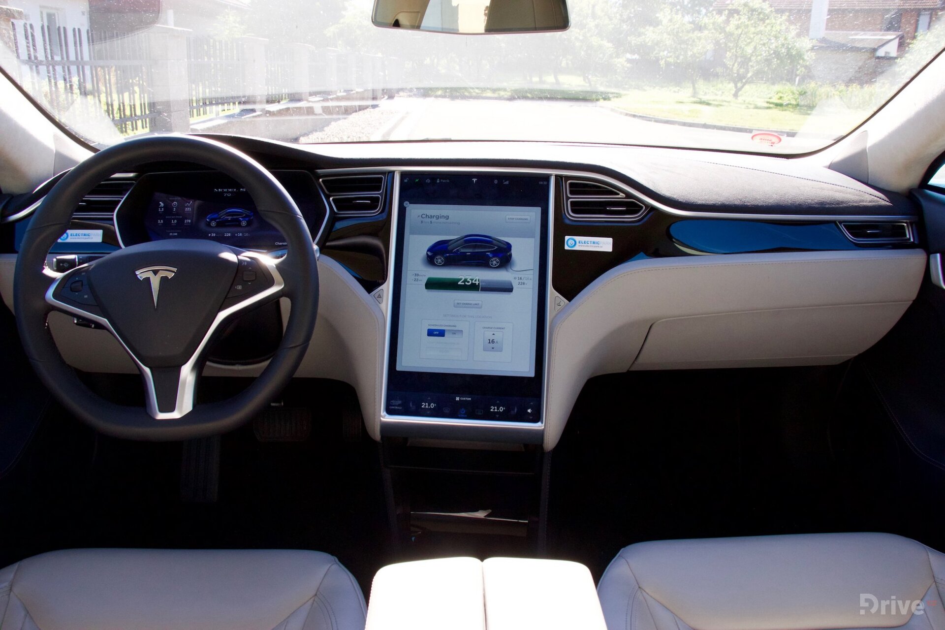 Tesla Model S (2012)