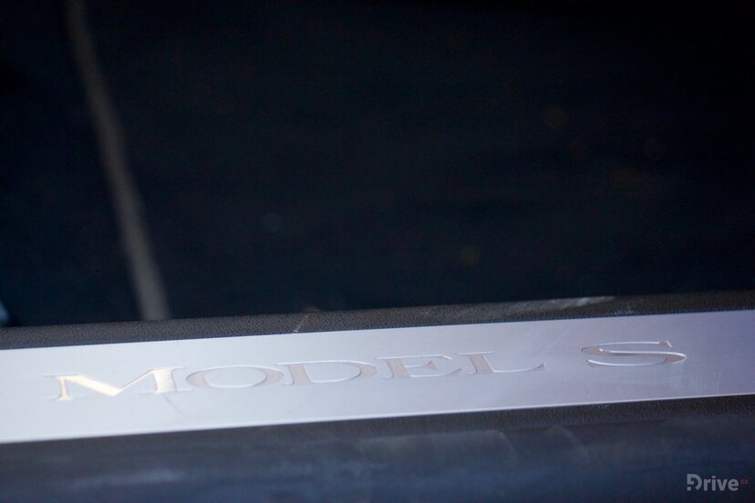 Tesla Model S (2012)