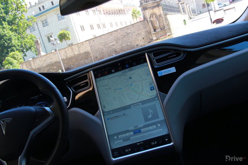 Tesla Model S (2012)