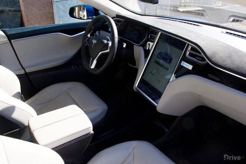 Tesla Model S (2012)