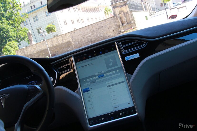 Tesla Model S (2012)