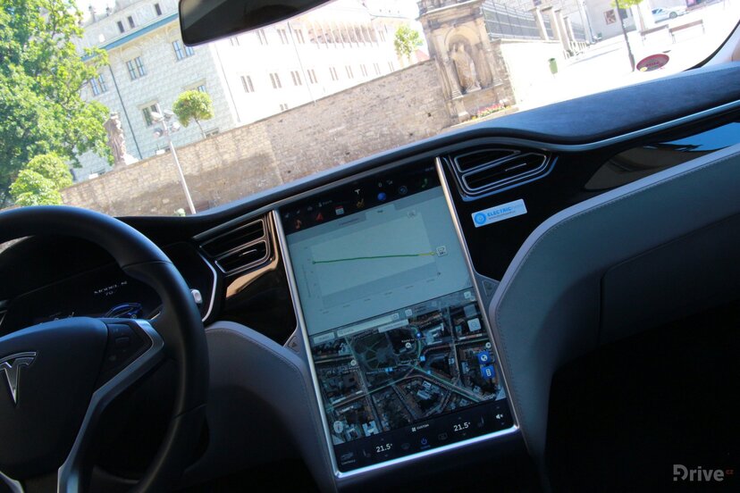 Tesla Model S (2012)