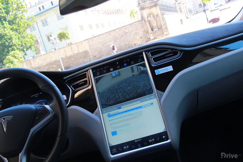 Tesla Model S (2012)