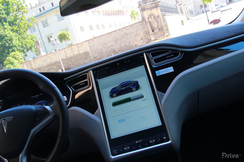 Tesla Model S (2012)