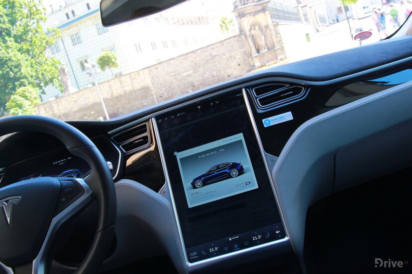 Tesla Model S (2012)