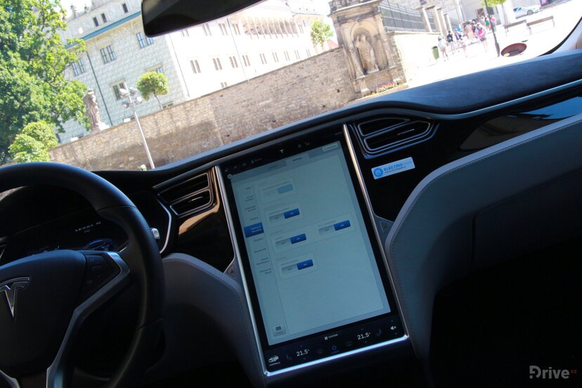Tesla Model S (2012)