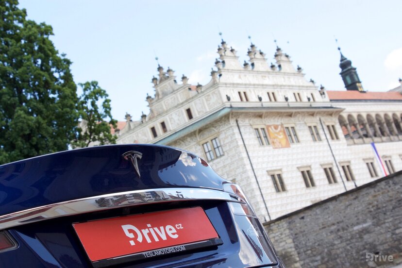 Tesla Model S (2012)