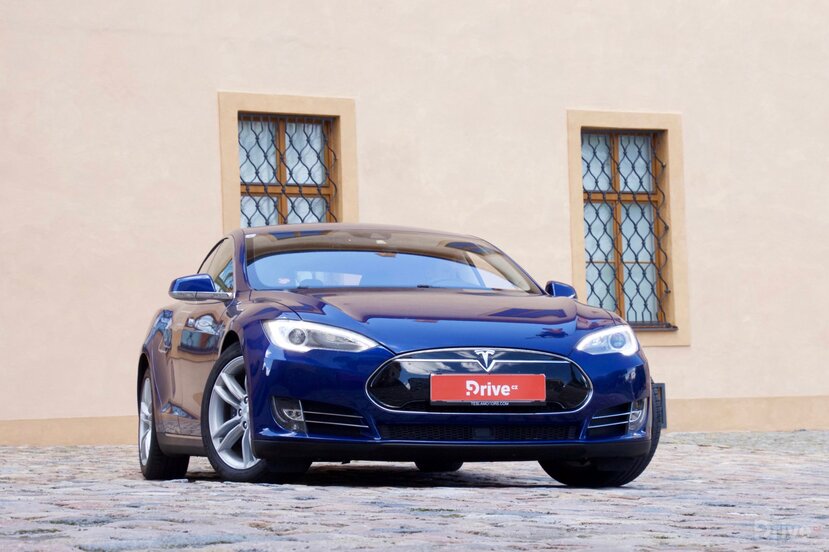 Tesla Model S (2012)