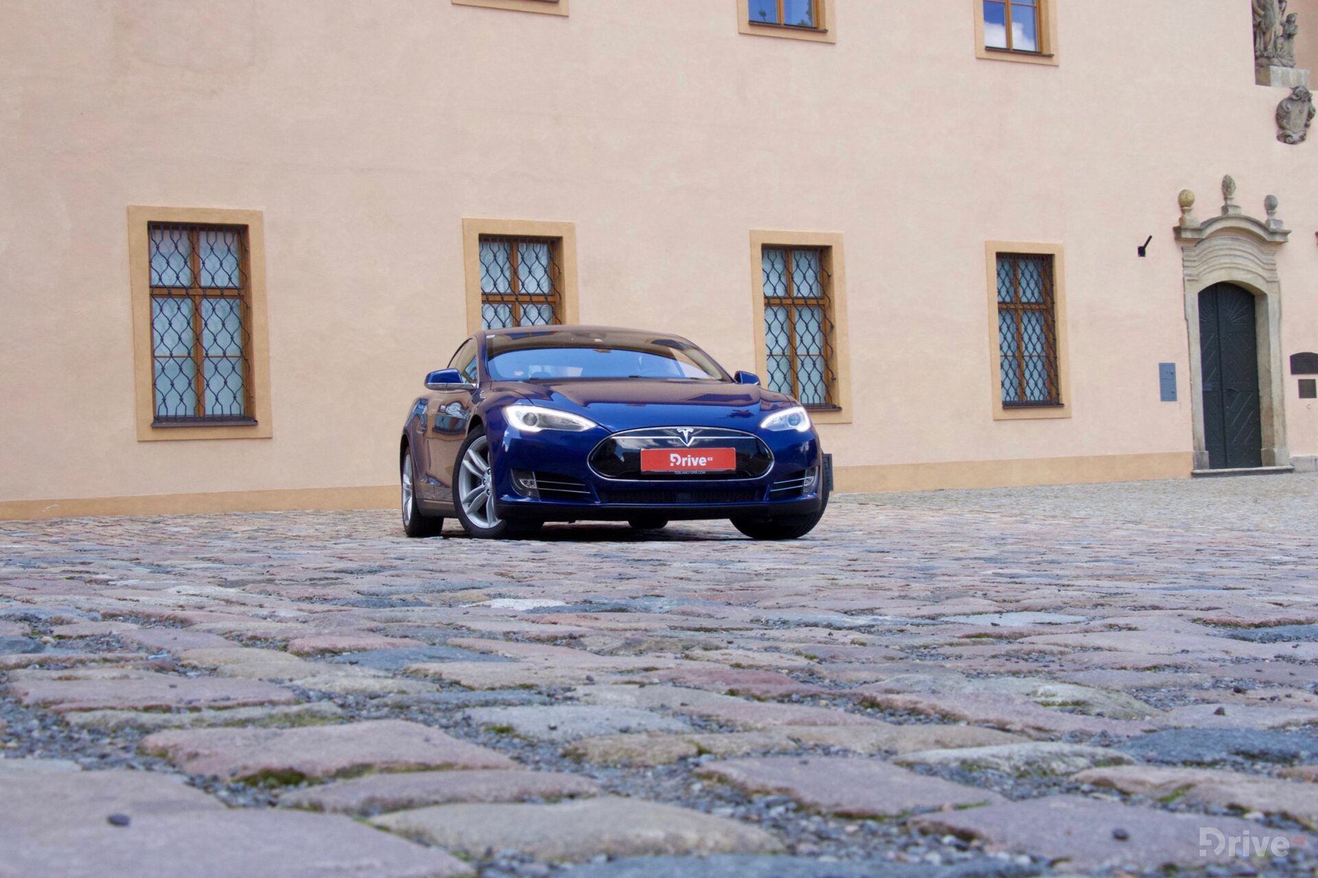 Tesla Model S (2012)