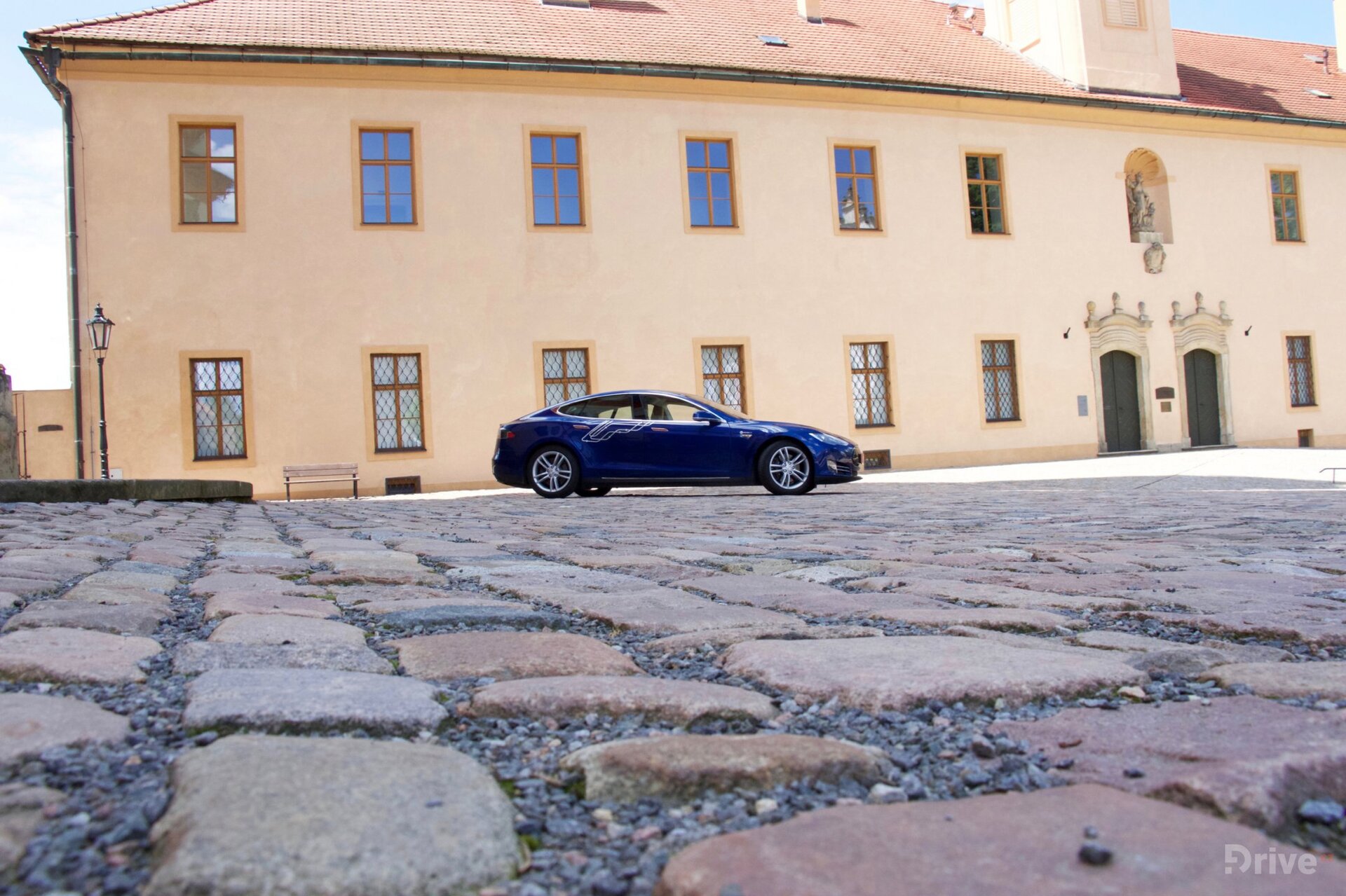 Tesla Model S (2012)