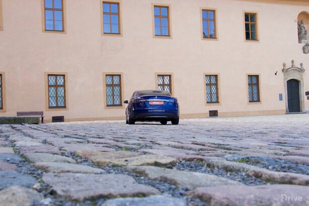 Tesla Model S (2012)