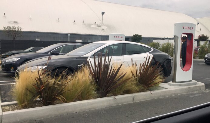 Tesla Model S (2012)