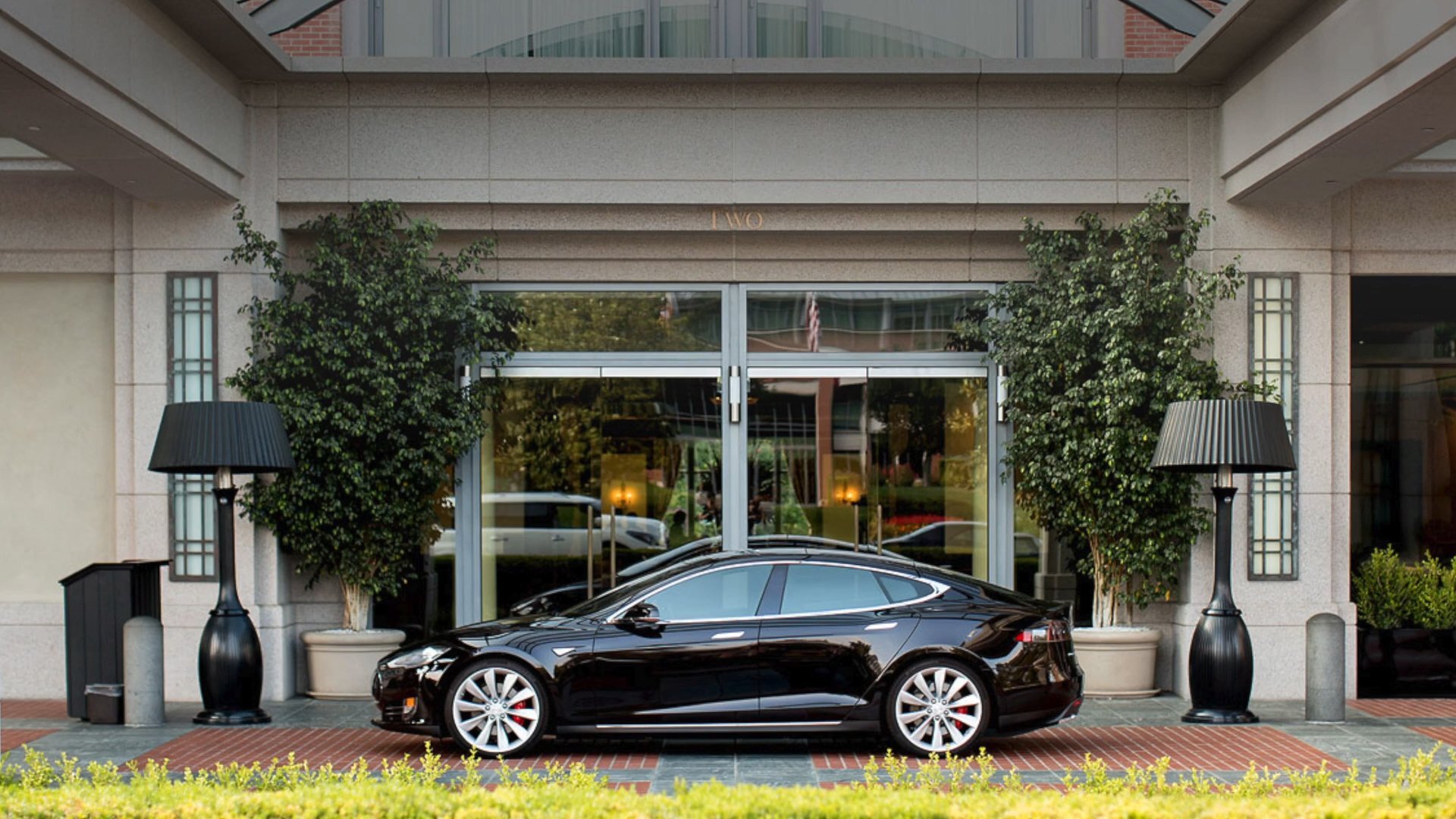 Tesla Model S (2012)