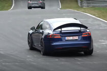 Tesla Model S Plaid s křídlem