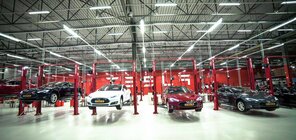 Tesla Model S v továrně
