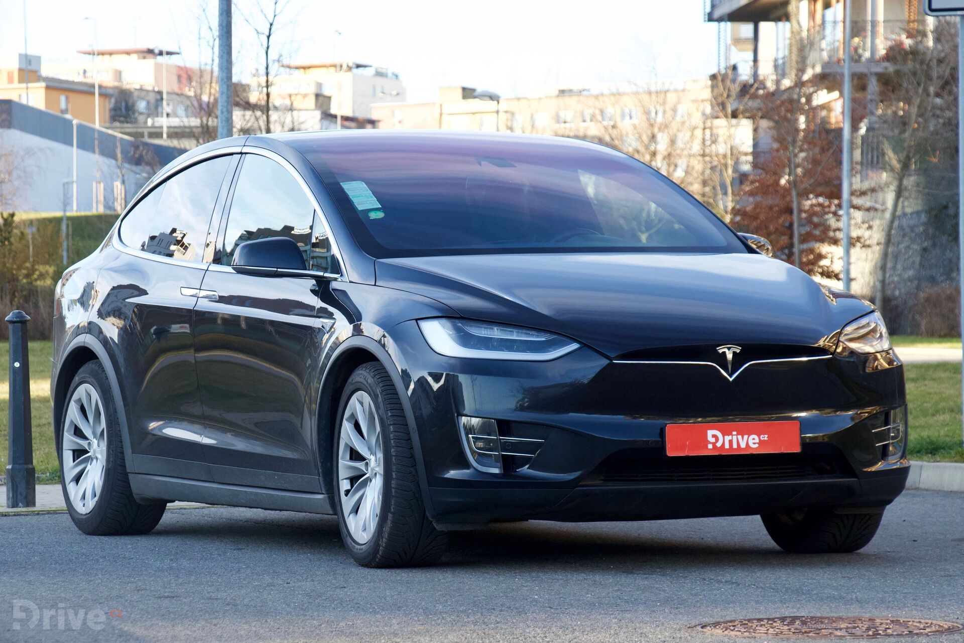 Tesla Model X (2016)